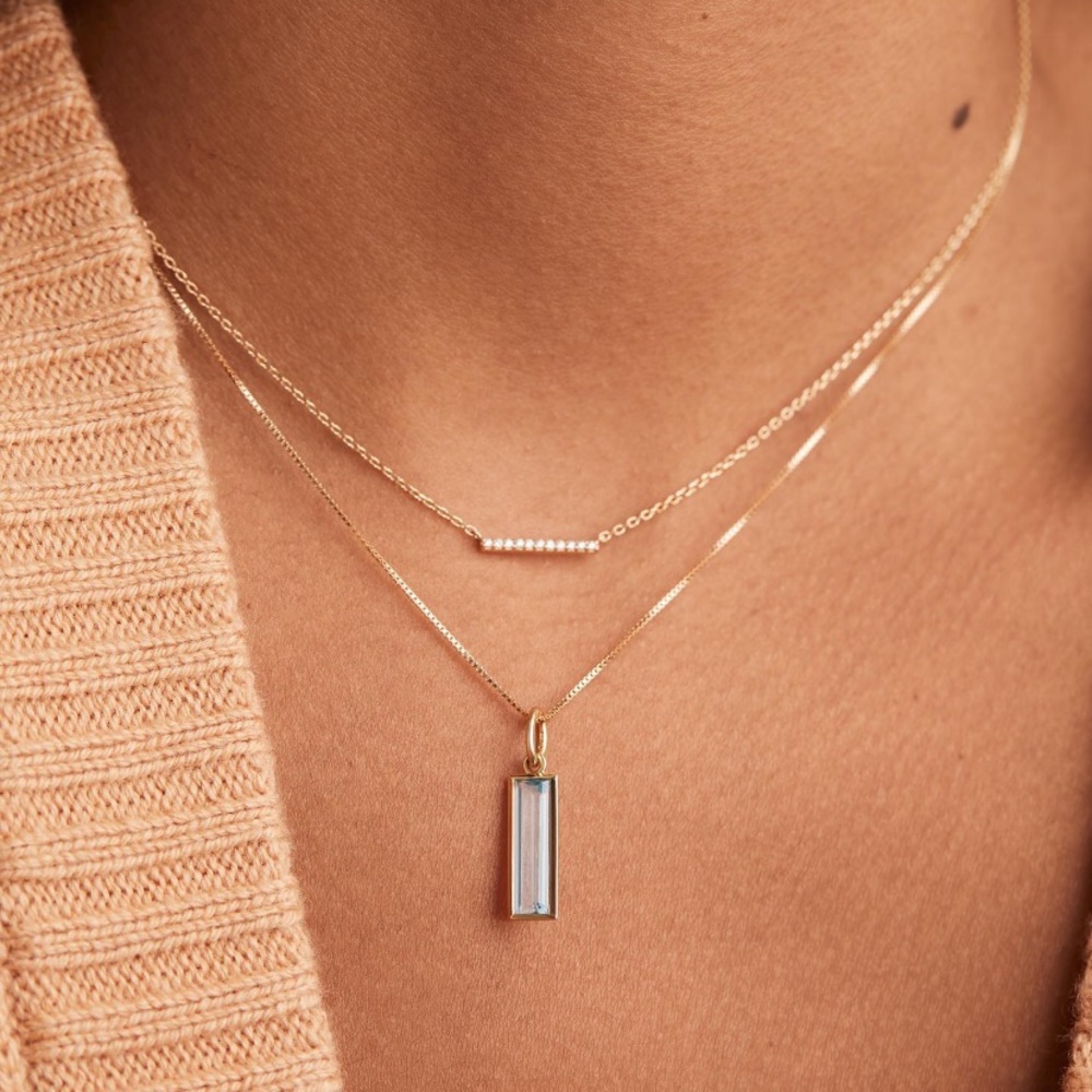 Diamonds line necklace